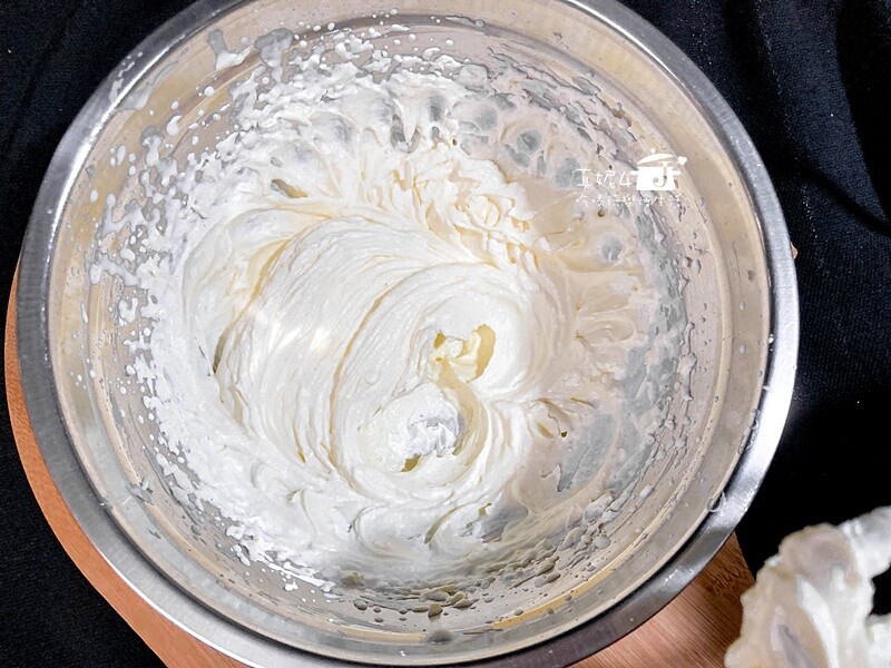 烘焙筆記│鹹奶油蛋糕,4吋香鹹鬆綿的戚風蛋糕