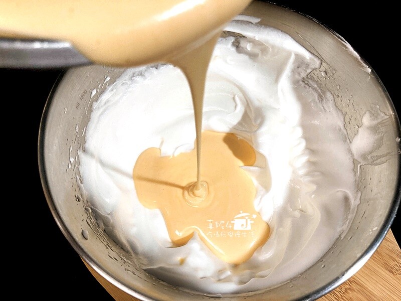 烘焙筆記│鹹奶油蛋糕,4吋香鹹鬆綿的戚風蛋糕