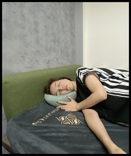 【UNO®】 【Knit 織麻頸枕 威尼斯 綠 】採用竹炭記