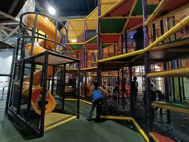 尚順育樂天地| 全台最大室內主題樂園.多樣VR互動體驗超好玩.攀岩走壁超刺激!