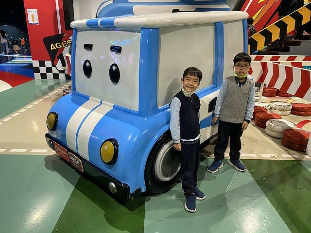 尚順育樂天地| 全台最大室內主題樂園.多樣VR互動體驗超好玩.攀岩走壁超刺激!