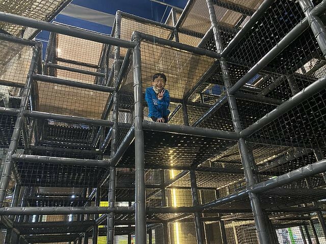 尚順育樂天地| 全台最大室內主題樂園.多樣VR互動體驗超好玩.攀岩走壁超刺激!