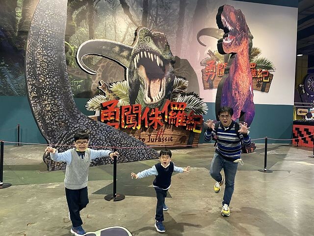 尚順育樂天地| 全台最大室內主題樂園.多樣VR互動體驗超好玩.攀岩走壁超刺激!