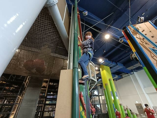 尚順育樂天地| 全台最大室內主題樂園.多樣VR互動體驗超好玩.攀岩走壁超刺激!