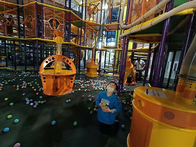 尚順育樂天地| 全台最大室內主題樂園.多樣VR互動體驗超好玩.攀岩走壁超刺激!