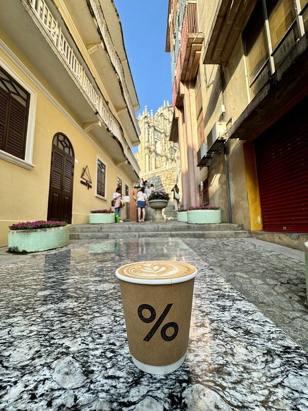 澳門咖啡館｜澳門% Arabica Macau Travessa Da Paixao 在大三巴牌坊旁戀愛巷。（文青必訪）