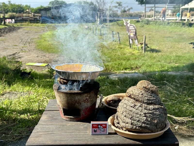 宜蘭壯圍 | 牛頭司體驗農場與牛零距離接觸；幫牛洗澡、餵食、刷毛、牽牛散步、體驗牛糞爆米花...等。（以牛
