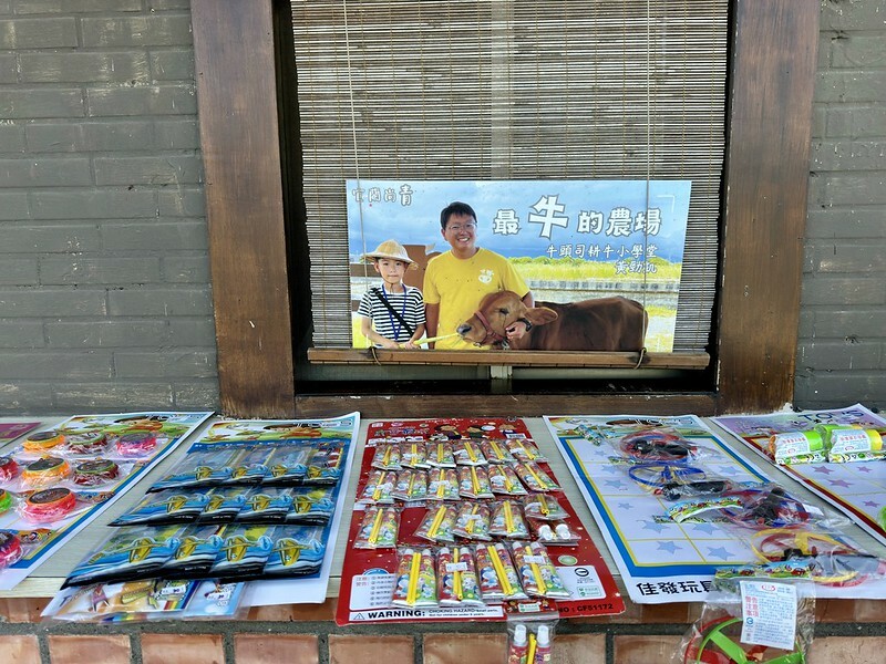 宜蘭壯圍 | 牛頭司體驗農場與牛零距離接觸；幫牛洗澡、餵食、刷毛、牽牛散步、體驗牛糞爆米花...等。（以牛