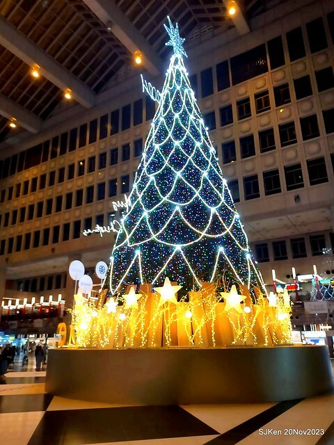 Taipei Christmas tree and street decoration series 1 --- Breeze department store sponsered   Christmas tree at Taipe railway station, Taipei, Taiwan, Nov 20, 2023 by SJKen.