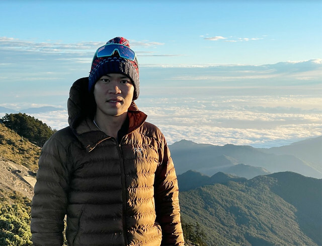 The Movie posters and stills of Taiwan  record movie "紀錄片《赤心巔峰》(Over The Peaks, Beyond The Challenges)" will be launching from Dec 15, 2023 onwards in Taiwan.