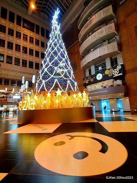Taipei Christmas tree and street decoration series 1 --- Breeze department store sponsered   Christmas tree at Taipe railway station, Taipei, Taiwan, Nov 20, 2023 by SJKen.