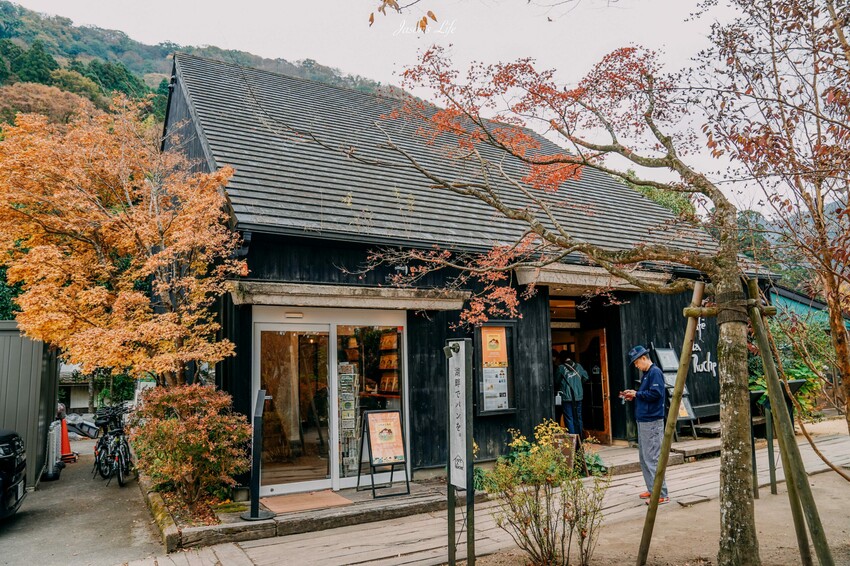 【九州大分│景點】金麟湖Cafe La Ruche湖畔咖啡廳。首次來九州必訪景點，湖面飄著水氣，宛如仙境