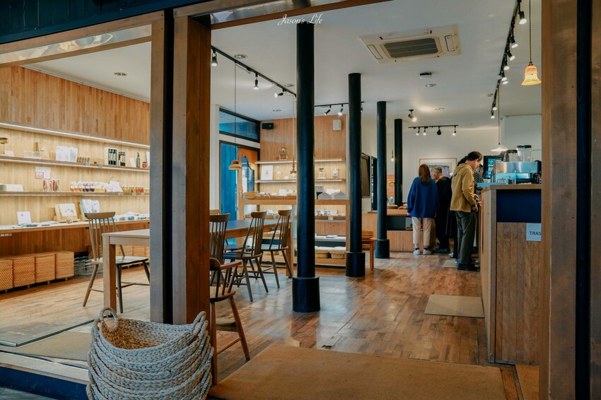 【九州大分│景點】金麟湖Cafe La Ruche湖畔咖啡廳。首次來九州必訪景點，湖面飄著水氣，宛如仙境