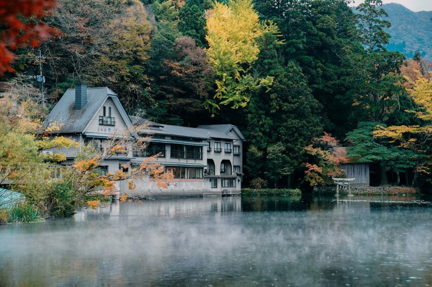 【九州大分│景點】金麟湖Cafe La Ruche湖畔咖啡廳。首次來九州必訪景點，湖面飄著水氣，宛如仙境