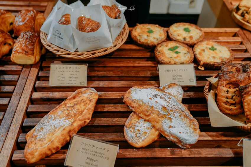 【九州大分│景點】金麟湖Cafe La Ruche湖畔咖啡廳。首次來九州必訪景點，湖面飄著水氣，宛如仙境