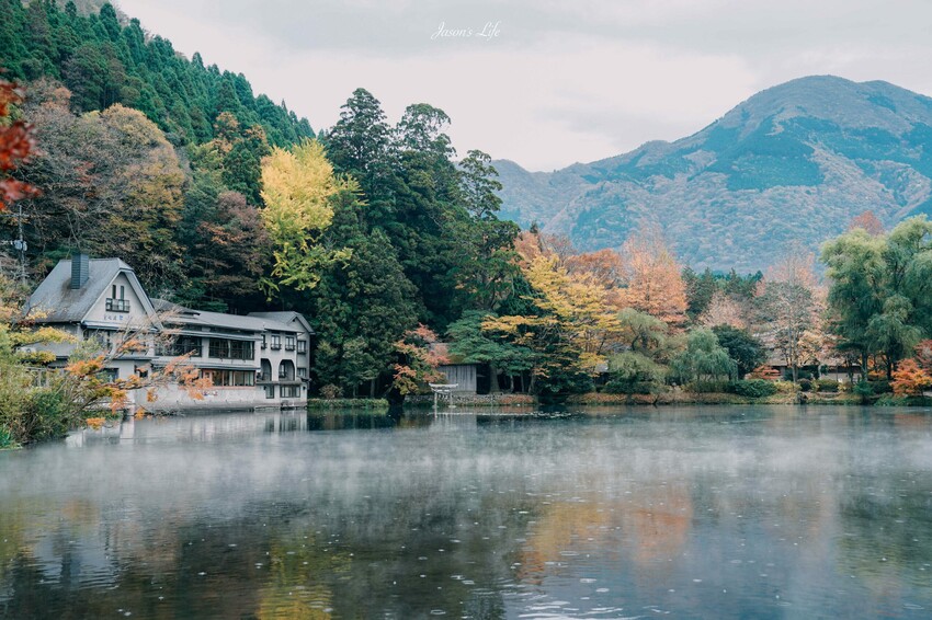 【九州大分│景點】金麟湖Cafe La Ruche湖畔咖啡廳。首次來九州必訪景點，湖面飄著水氣，宛如仙境