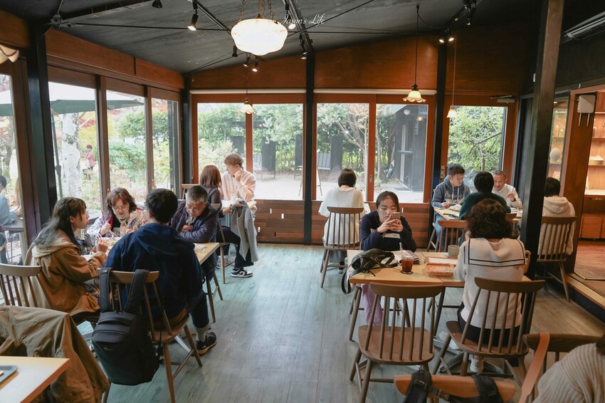 【九州大分│景點】金麟湖Cafe La Ruche湖畔咖啡廳。首次來九州必訪景點，湖面飄著水氣，宛如仙境