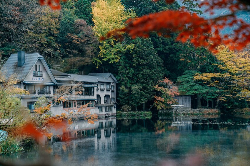 【九州大分│景點】金麟湖Cafe La Ruche湖畔咖啡廳。首次來九州必訪景點，湖面飄著水氣，宛如仙境