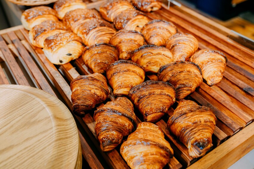 【九州大分│景點】金麟湖Cafe La Ruche湖畔咖啡廳。首次來九州必訪景點，湖面飄著水氣，宛如仙境