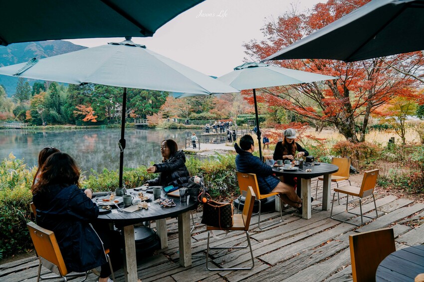 【九州大分│景點】金麟湖Cafe La Ruche湖畔咖啡廳。首次來九州必訪景點，湖面飄著水氣，宛如仙境