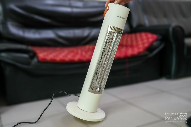 電暖器開箱｜SANSUI山水瞬熱擺頭遠紅外線碳素電暖器．一秒速暖體驗！安全首選，傾倒斷電設計的直立電暖器，擁抱舒適冬季！