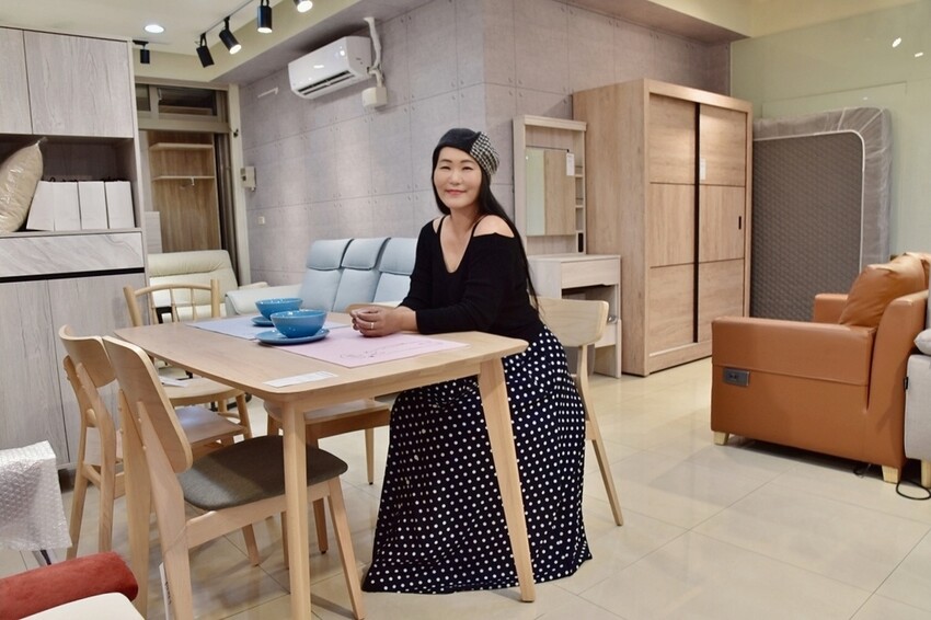 億家具批發倉庫 新竹店