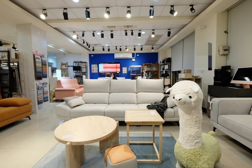 億家具批發倉庫 新竹店|30年老字號 MIT家具工廠直營 鄰