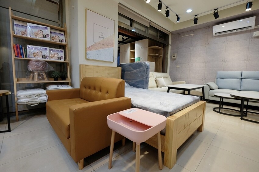 億家具批發倉庫 新竹店