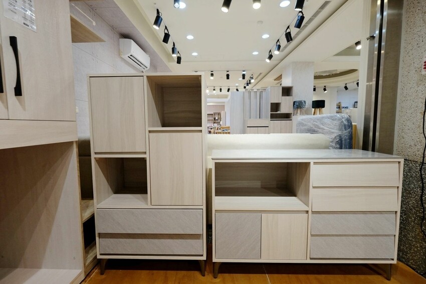 億家具批發倉庫 新竹店