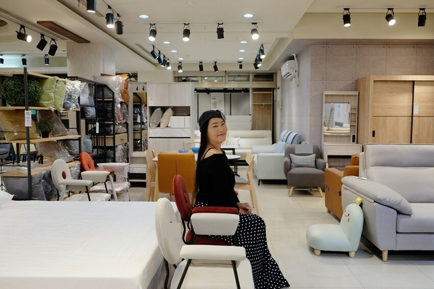 億家具批發倉庫 新竹店