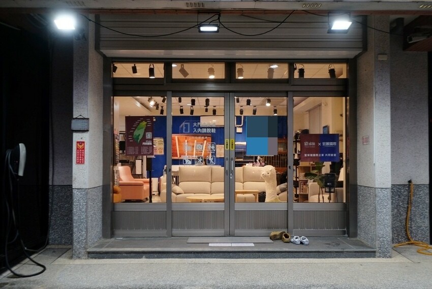 億家具批發倉庫 新竹店|30年老字號 MIT家具工廠直營 鄰