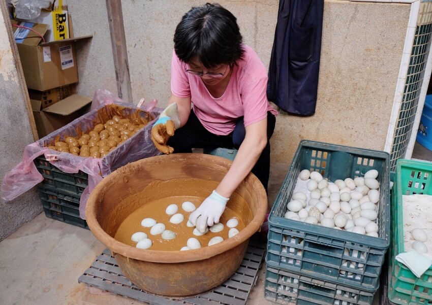 屏東車城鄉|四重溪溫泉村散策 溫泉老街著名美食 潘氏農場 鹹鴨蛋DIY體驗 親子體驗好推薦|西莉亞玩樂人生 屏東車城鄉|潘氏農場 四重溪溫泉老街著名美食 鹹鴨蛋DIY體