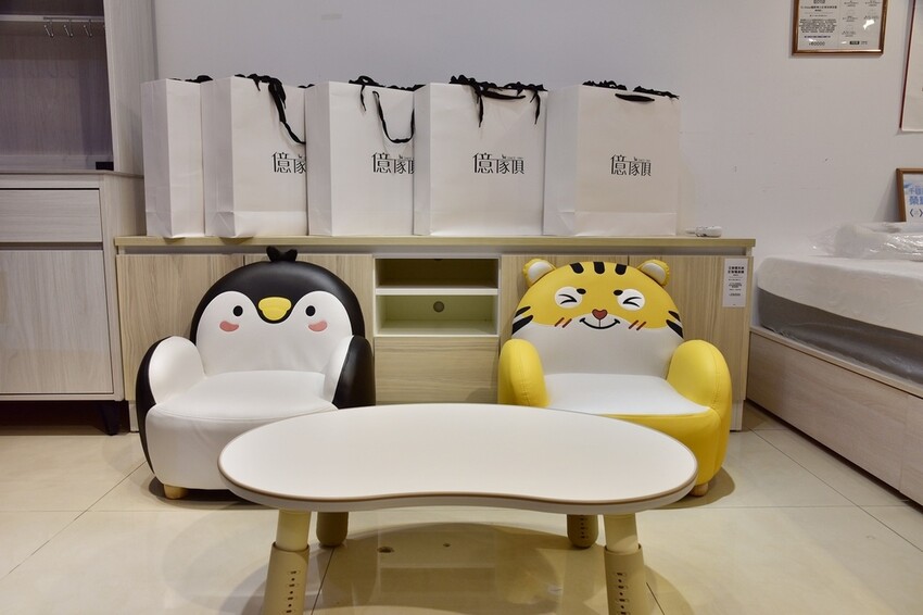 億家具批發倉庫 新竹店