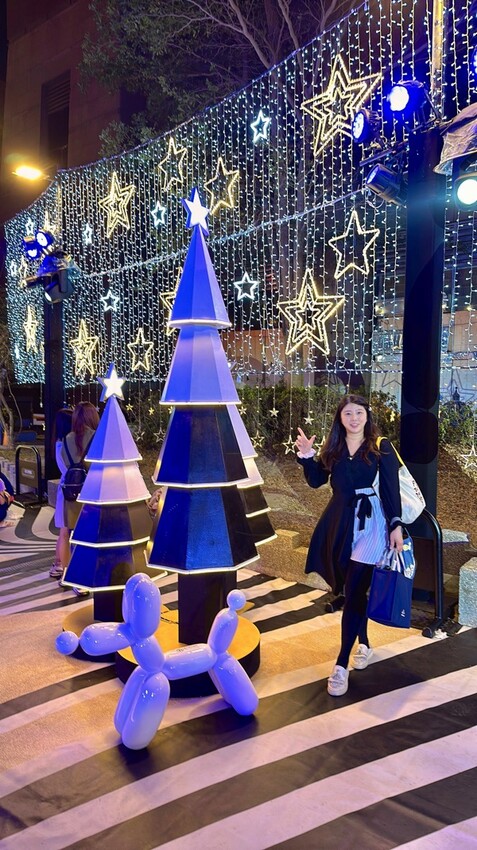 2023台南聖誕節拍照景點-新光三越台南西門店:Fantastic Christmas奇幻樂園|展覽期間2023.11.09~2024.01.07|整點燈光秀.週末雪花秀.千萬別錯過 - 進食的巨鼠
