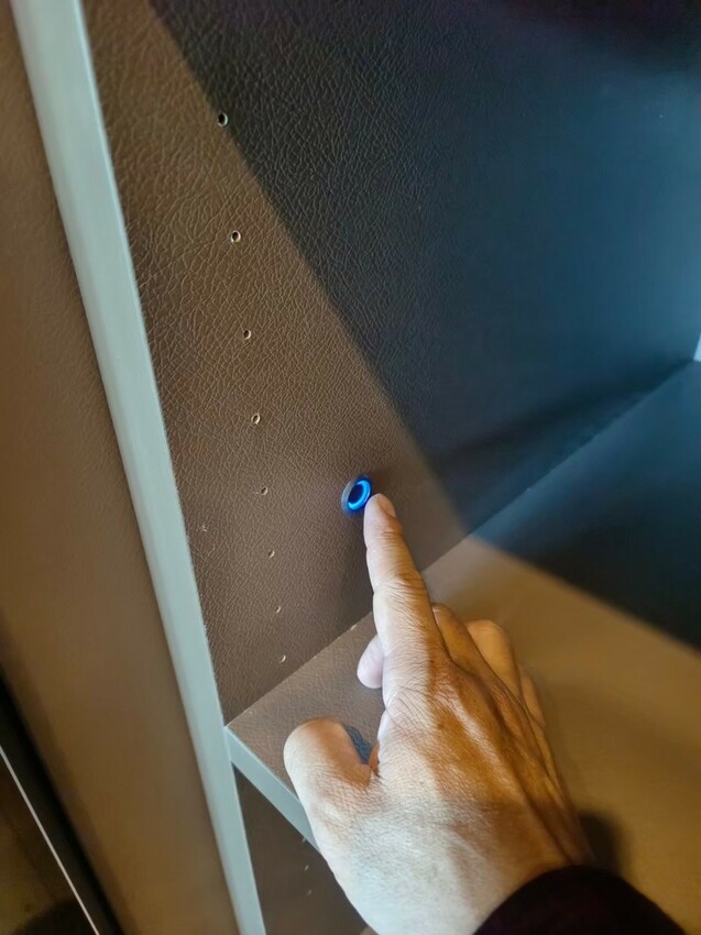 高雄系統櫃推薦【九十度系統家具】系統家具也有精品櫃質感!鏡面