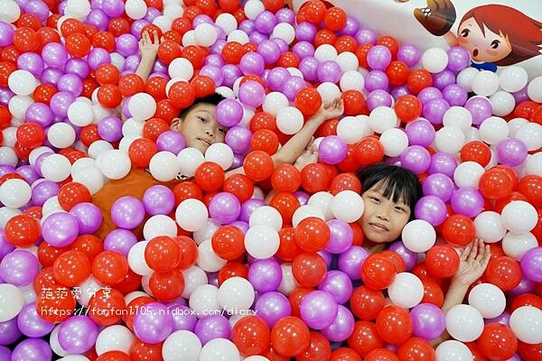 【天母親子樂園】棒龍樂園 天母棒球場兒童樂園 電動車 球池 雨天備案 (8).JPG