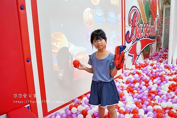【天母親子樂園】棒龍樂園 天母棒球場兒童樂園 電動車 球池 雨天備案 (11).JPG