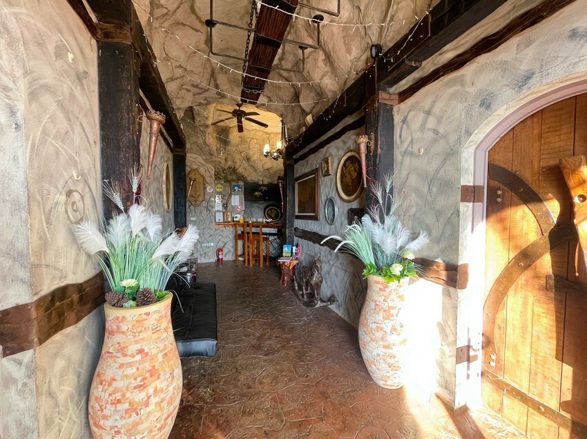 【墾丁住宿開團】戀戀莎堡民宿-穿越歐風古堡，船帆石沙灘2分鐘近在眼前，展開品味旅行與南國異域風情