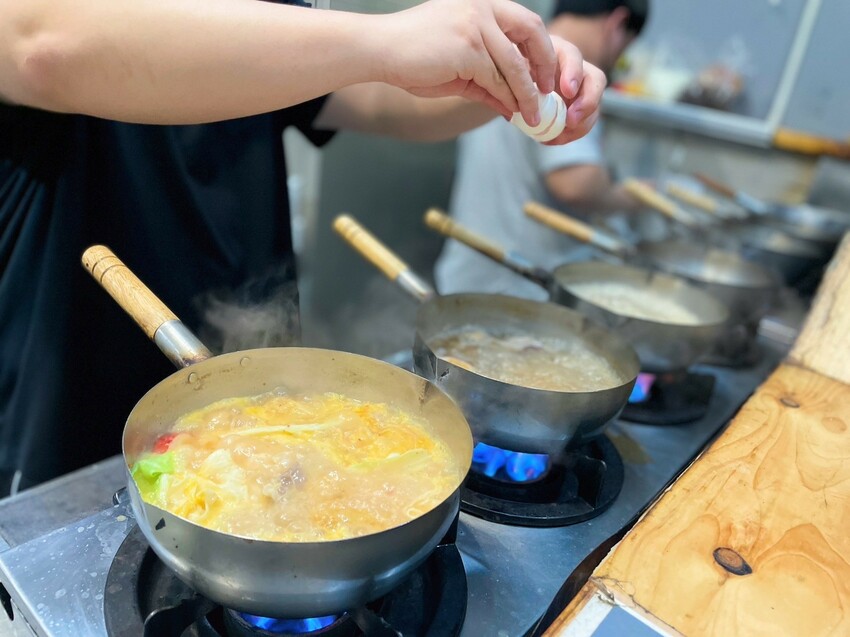 嘉義市東區【嘉義美食】毅愘萊鍋燒-轟炸摩天輪轉轉愛,10幾種創意湯頭,麻奶鍋燒好嘴饞,百元有找的超CP價。嘉義IN89美食、文化夜市美食。