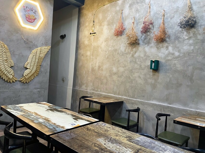 嘉義市東區【嘉義美食】毅愘萊鍋燒-轟炸摩天輪轉轉愛,10幾種創意湯頭,麻奶鍋燒好嘴饞,百元有找的超CP價。嘉義IN89美食、文化夜市美食。