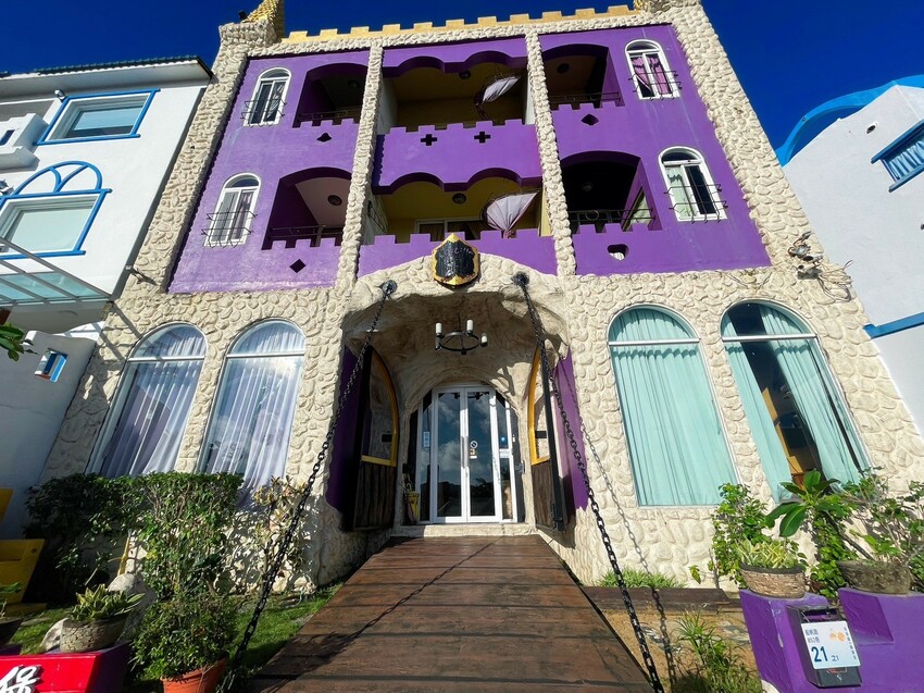 【墾丁住宿開團】戀戀莎堡民宿-穿越歐風古堡，船帆石沙灘2分鐘近在眼前，展開品味旅行與南國異域風情