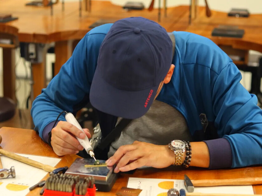 金門縣金寧鄉金合利鋼刀觀光工廠｜金門鋼刀金工體驗，來敲敲打打吧!