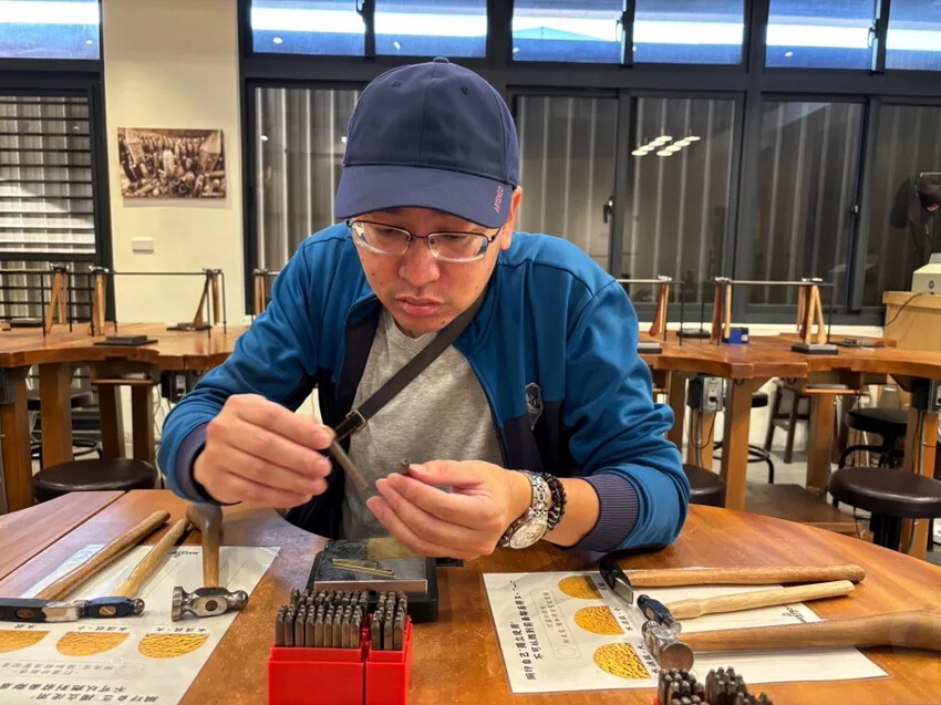 金門縣金寧鄉金合利鋼刀觀光工廠｜金門鋼刀金工體驗，來敲敲打打吧!