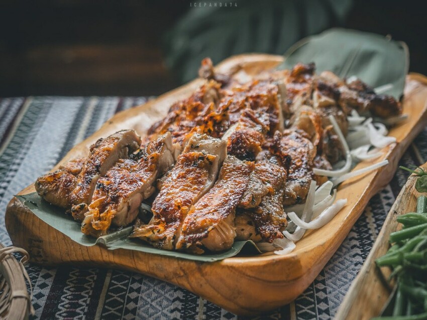 整個社區就像是戶外木雕藝術展