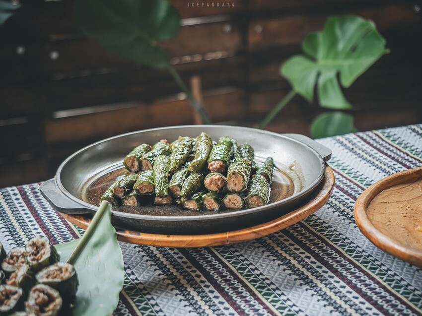 整個社區就像是戶外木雕藝術展