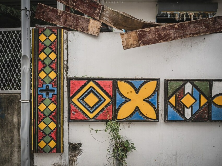 整個社區就像是戶外木雕藝術展