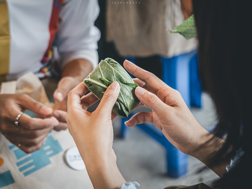 整個社區就像是戶外木雕藝術展