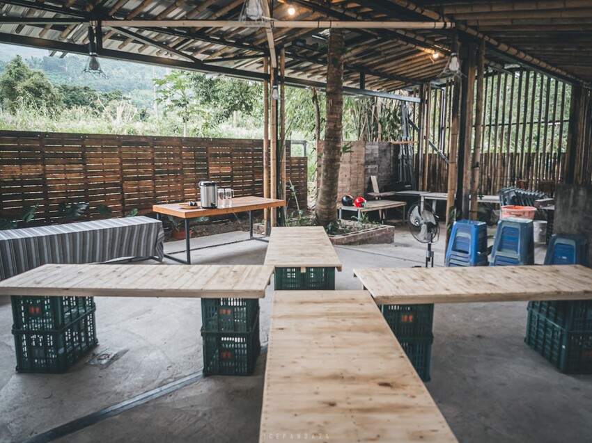 整個社區就像是戶外木雕藝術展