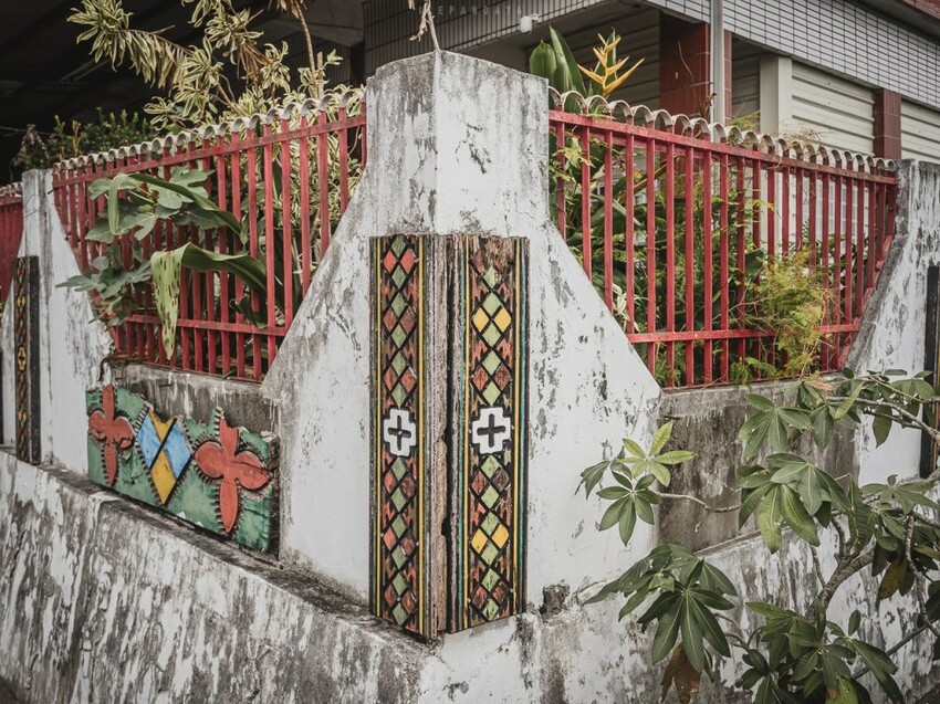 整個社區就像是戶外木雕藝術展