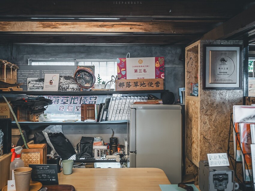 整個社區就像是戶外木雕藝術展